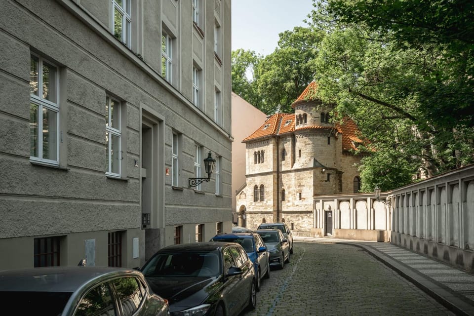 Property building, Day, Neighbourhood, Landmark view, Street view, Location
