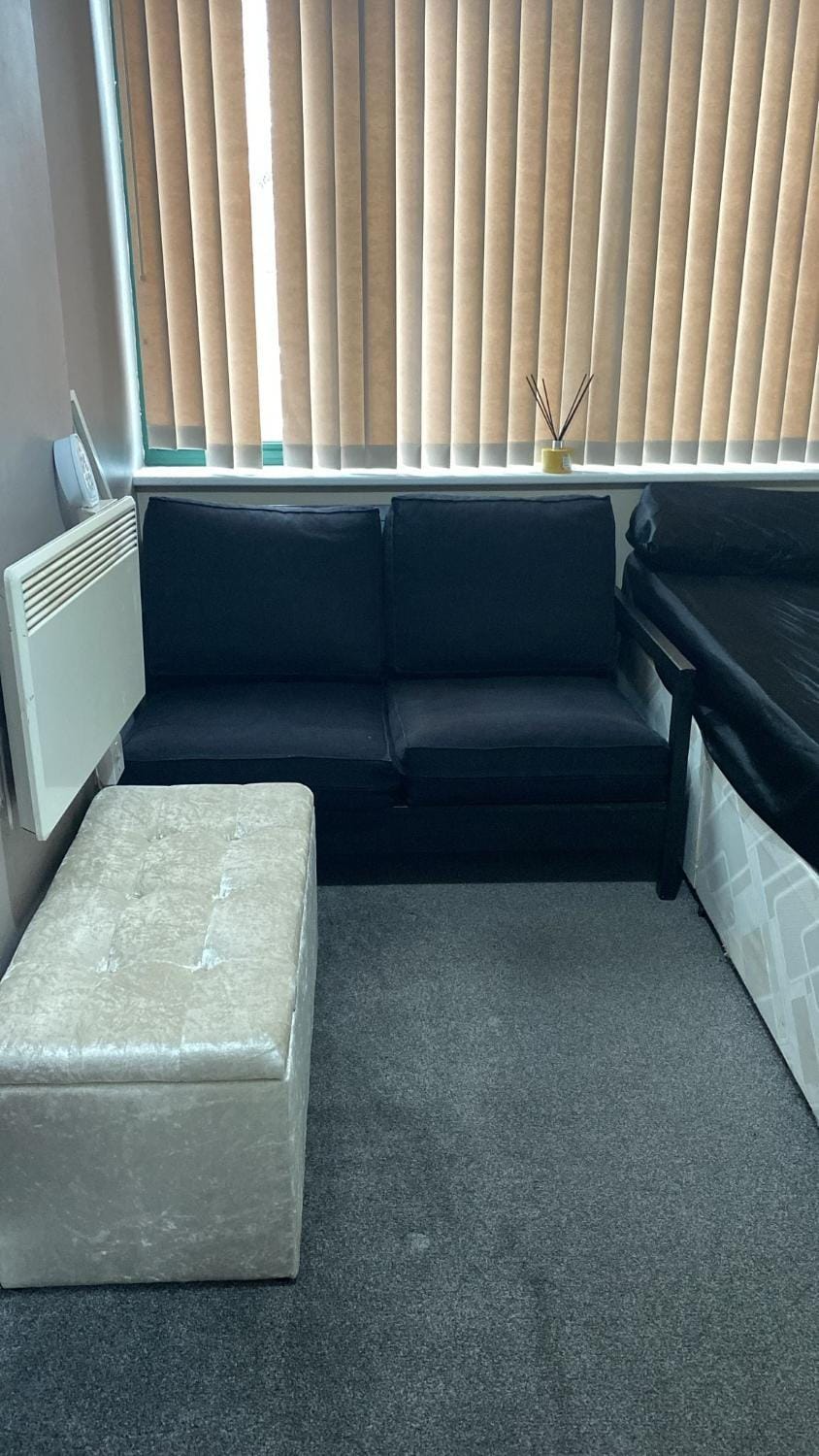 Private Double Bedroom in a 2Bedroom Shared Flat Super Fast WiFi & Paid Parking On-Site Apartment in Coventry