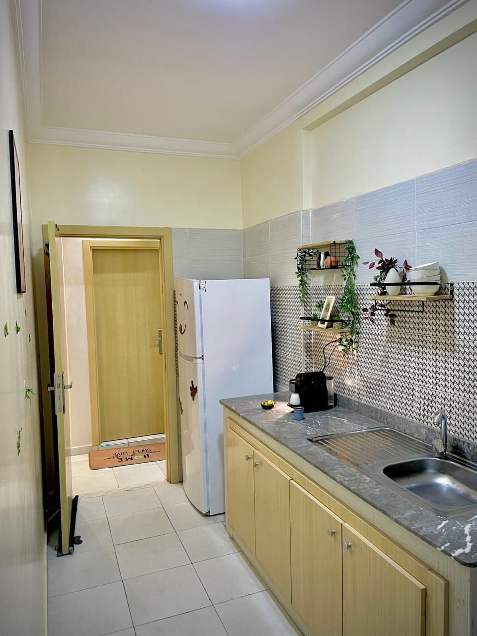 Kitchen or kitchenette, oven