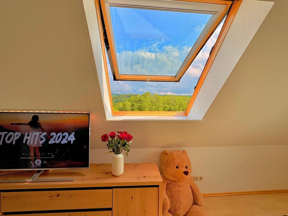 Communal lounge/ TV room, Natural landscape, TV and multimedia, Mountain view