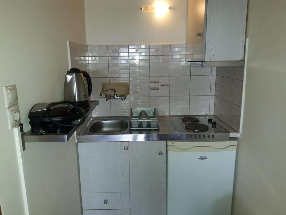 Kitchen or kitchenette, stove
