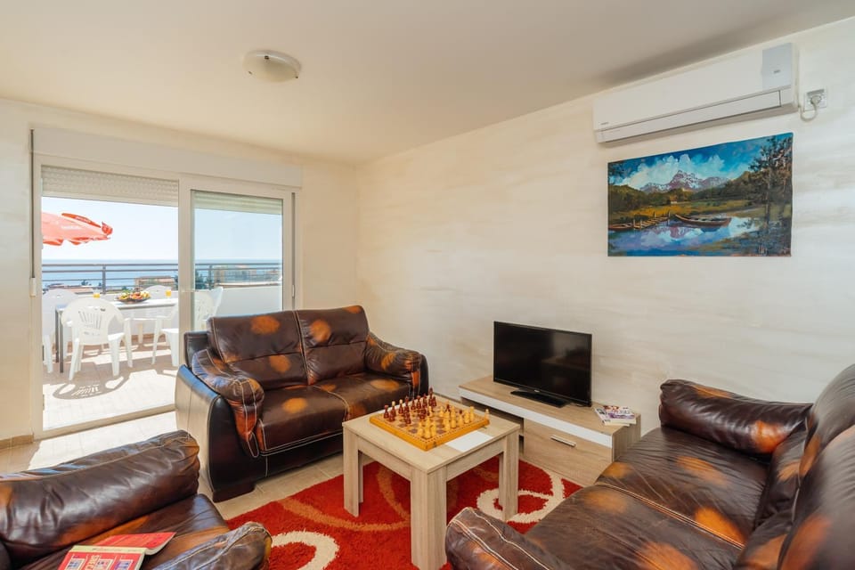 Living room, Sea view