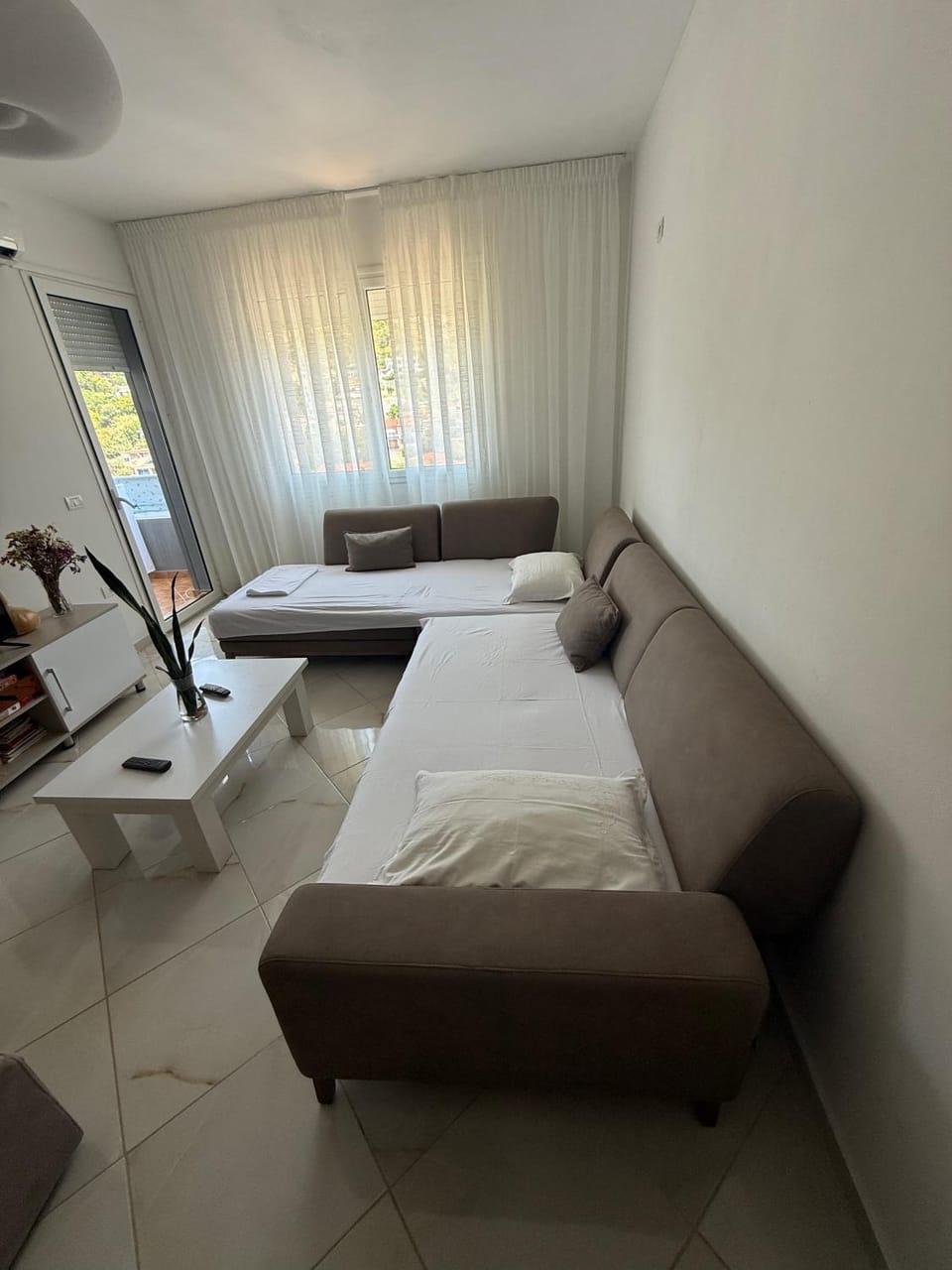Bed, Living room, Seating area