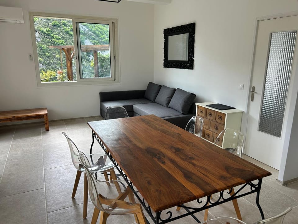 Living room, Dining area