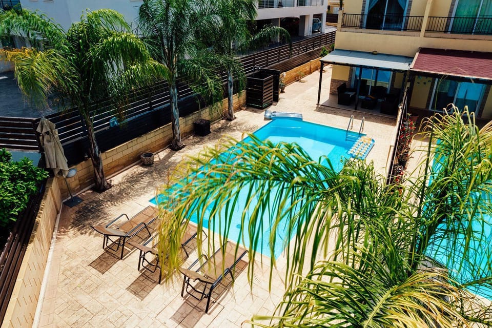 Property building, Garden, Pool view, Swimming pool
