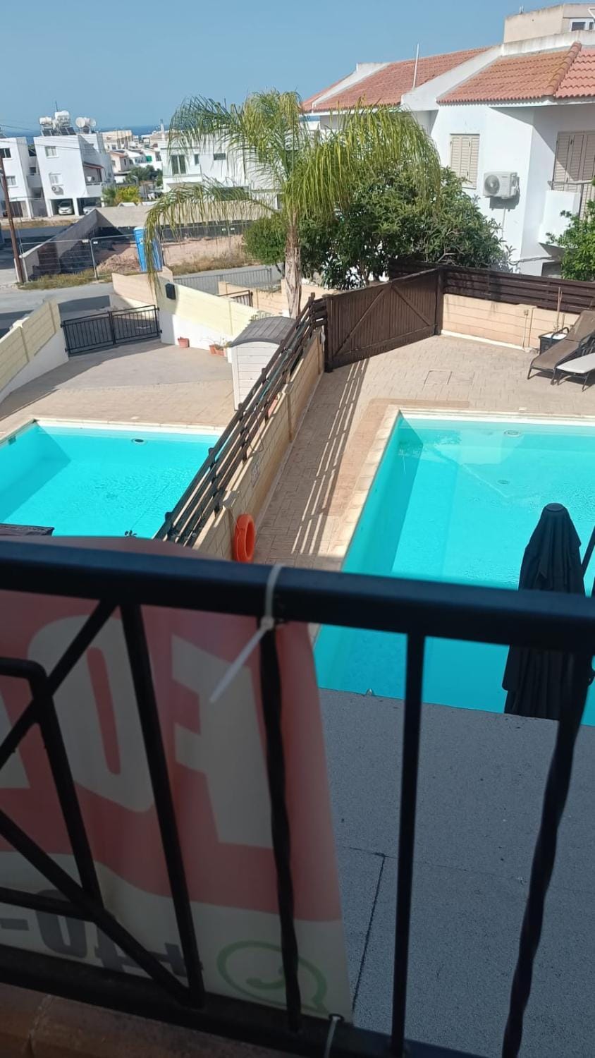 Property building, Day, Neighbourhood, Pool view, Swimming pool, Parking