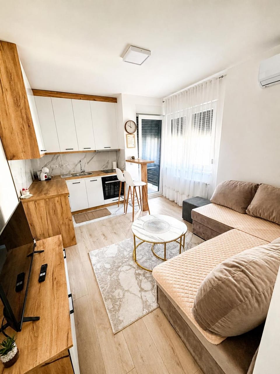 Bed, TV and multimedia, Kitchen or kitchenette, Living room, Seating area, Dining area, minibar, oven, stove, air conditioner