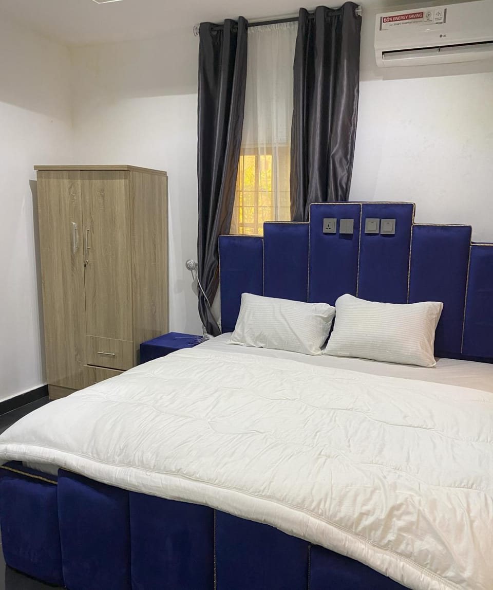 Bed, Bedroom, wardrobe, air conditioner
