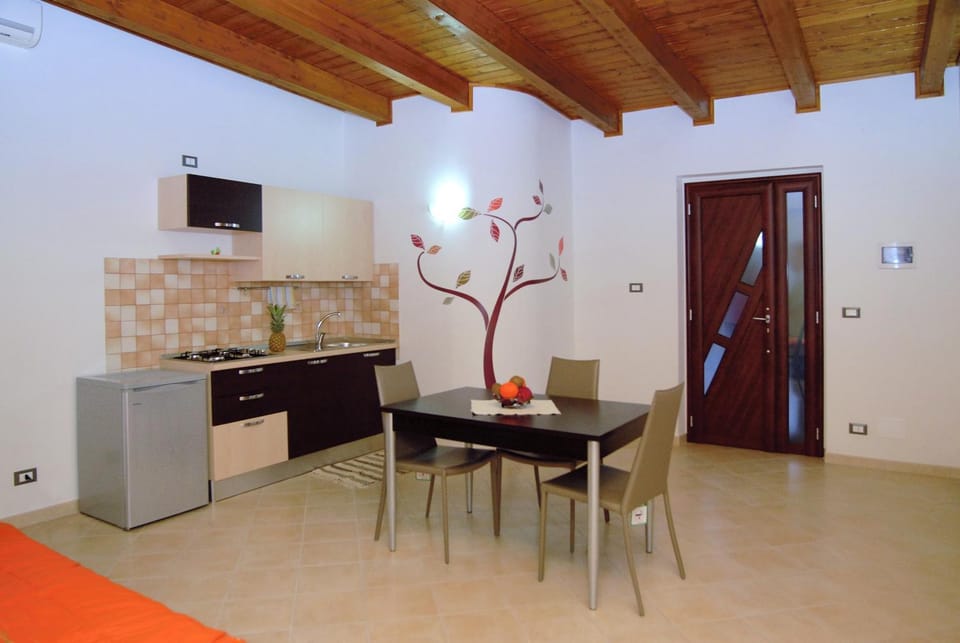 Photo of the whole room, Area and facilities, air conditioner