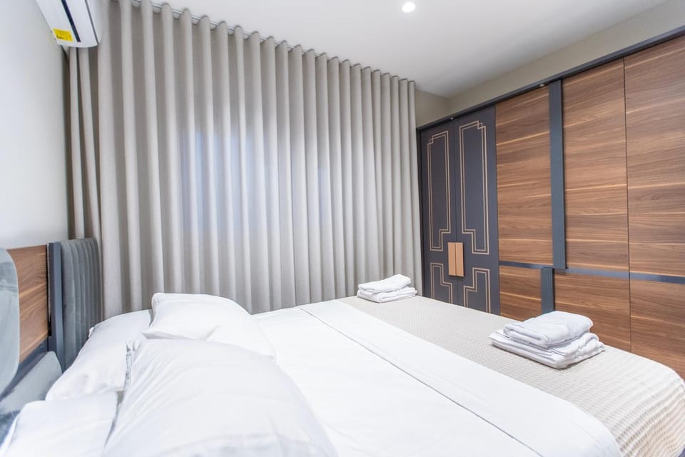 Bed, Photo of the whole room, Bedroom, towels