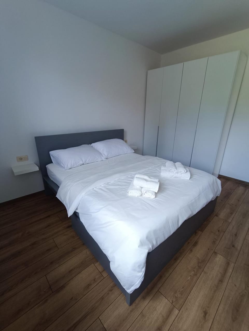 Bed, Photo of the whole room, Bedroom, wardrobe