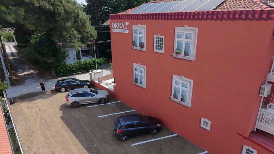 Property building, Day, Parking