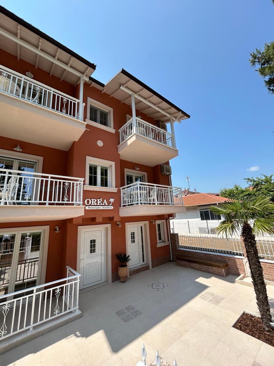 Property building, Day, View (from property/room), Balcony/Terrace
