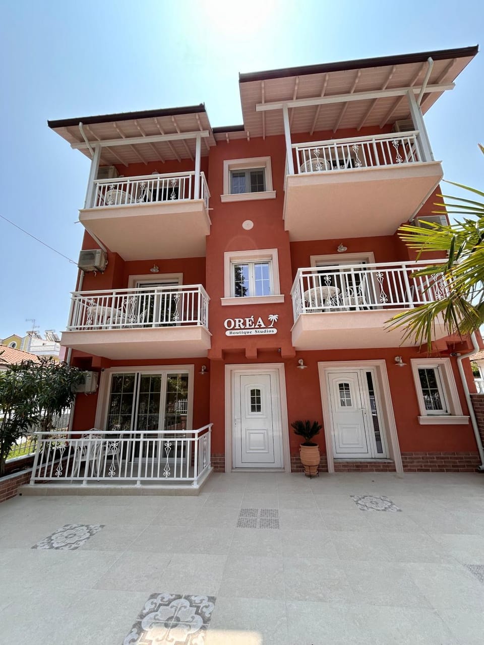 Property building, Day, View (from property/room), Balcony/Terrace