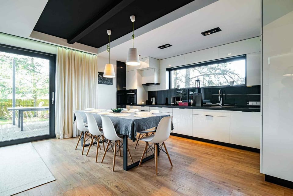 Kitchen or kitchenette, Dining area, stove