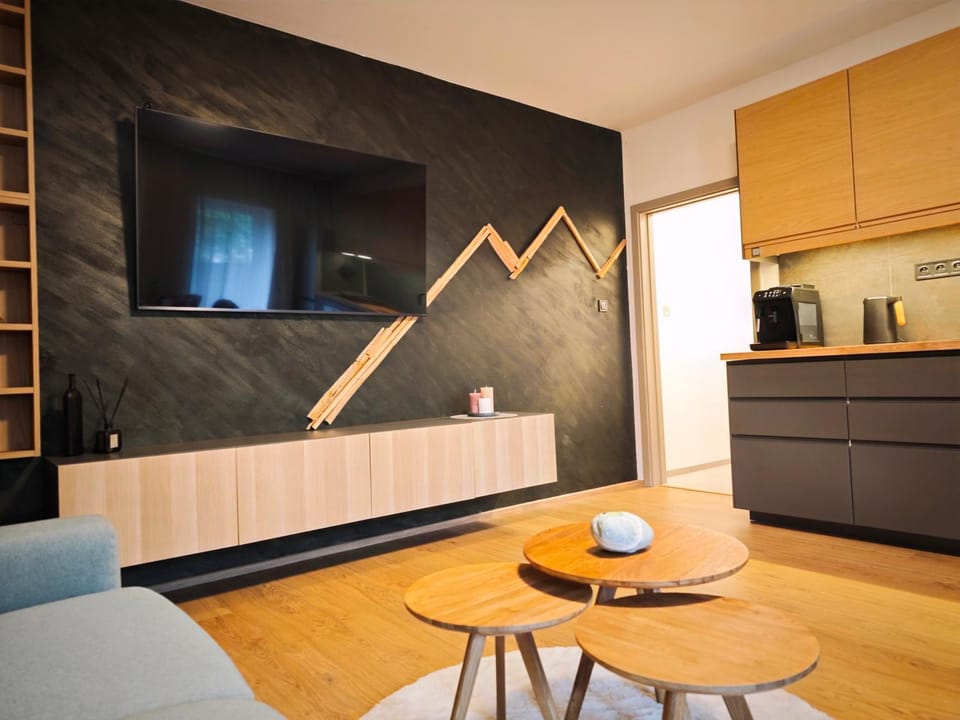 Kitchen or kitchenette, Living room, Seating area, Dining area