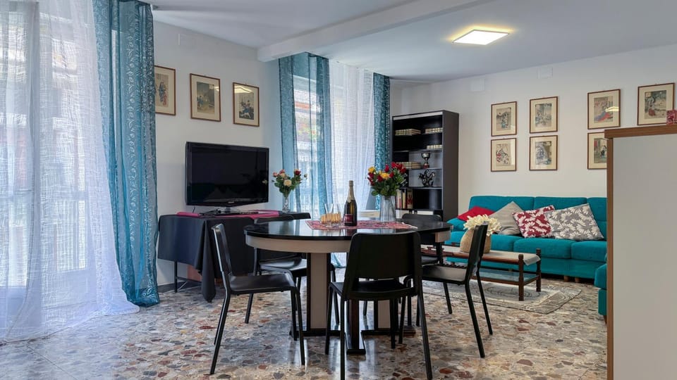 Living room, Dining area