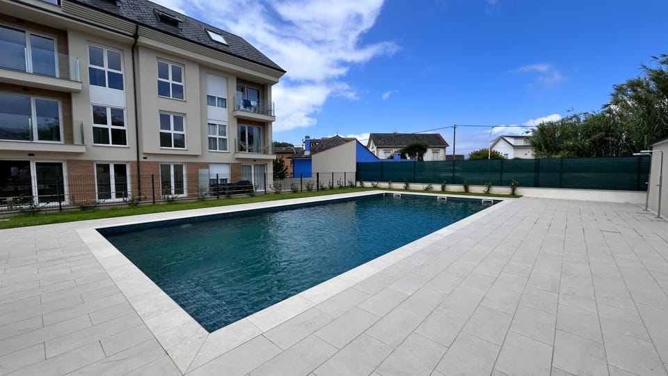 Swimming pool, Swimming pool