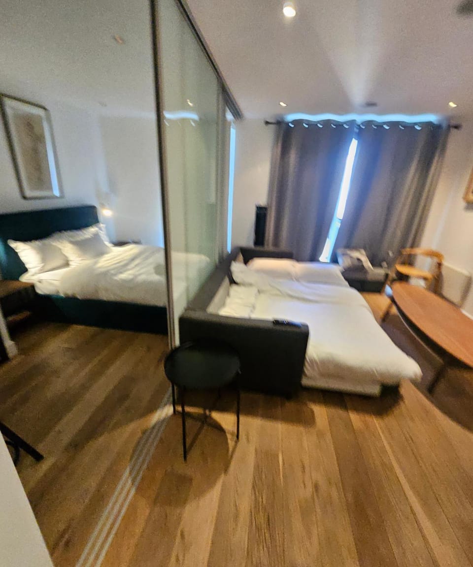 Chelsea, Mia Residence Apartment in London