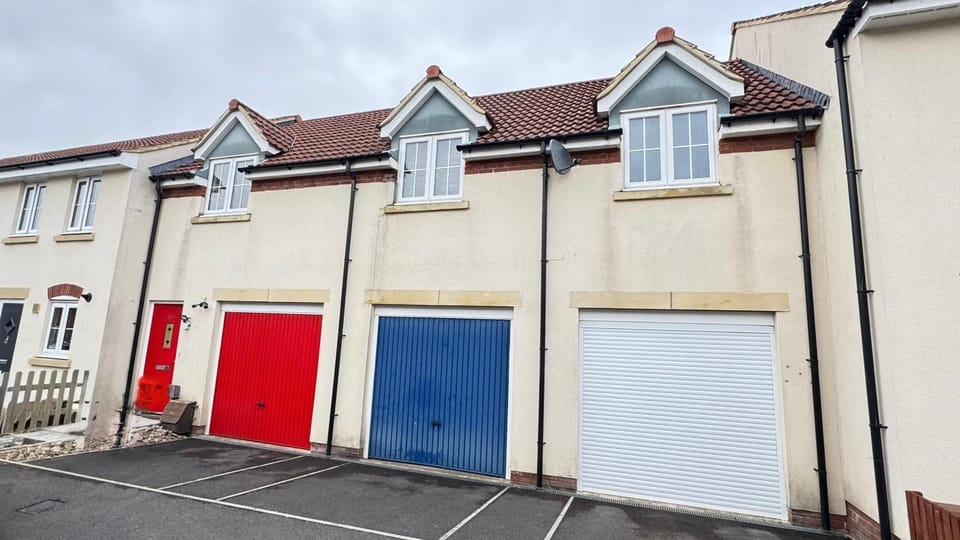Emerald dream house House in Swindon