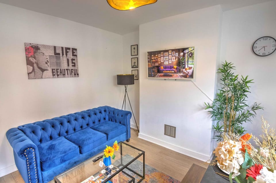 The Pearly White House Apartment in Bristol