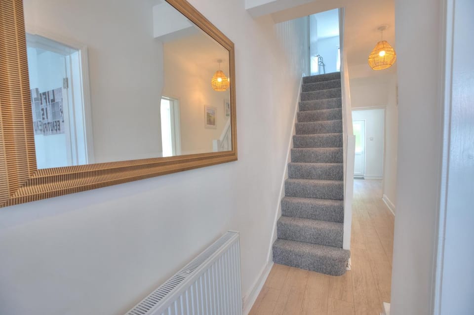 The Pearly White House Apartment in Bristol