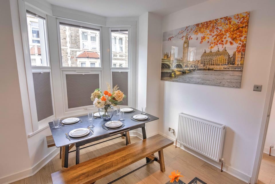 The Pearly White House Apartment in Bristol