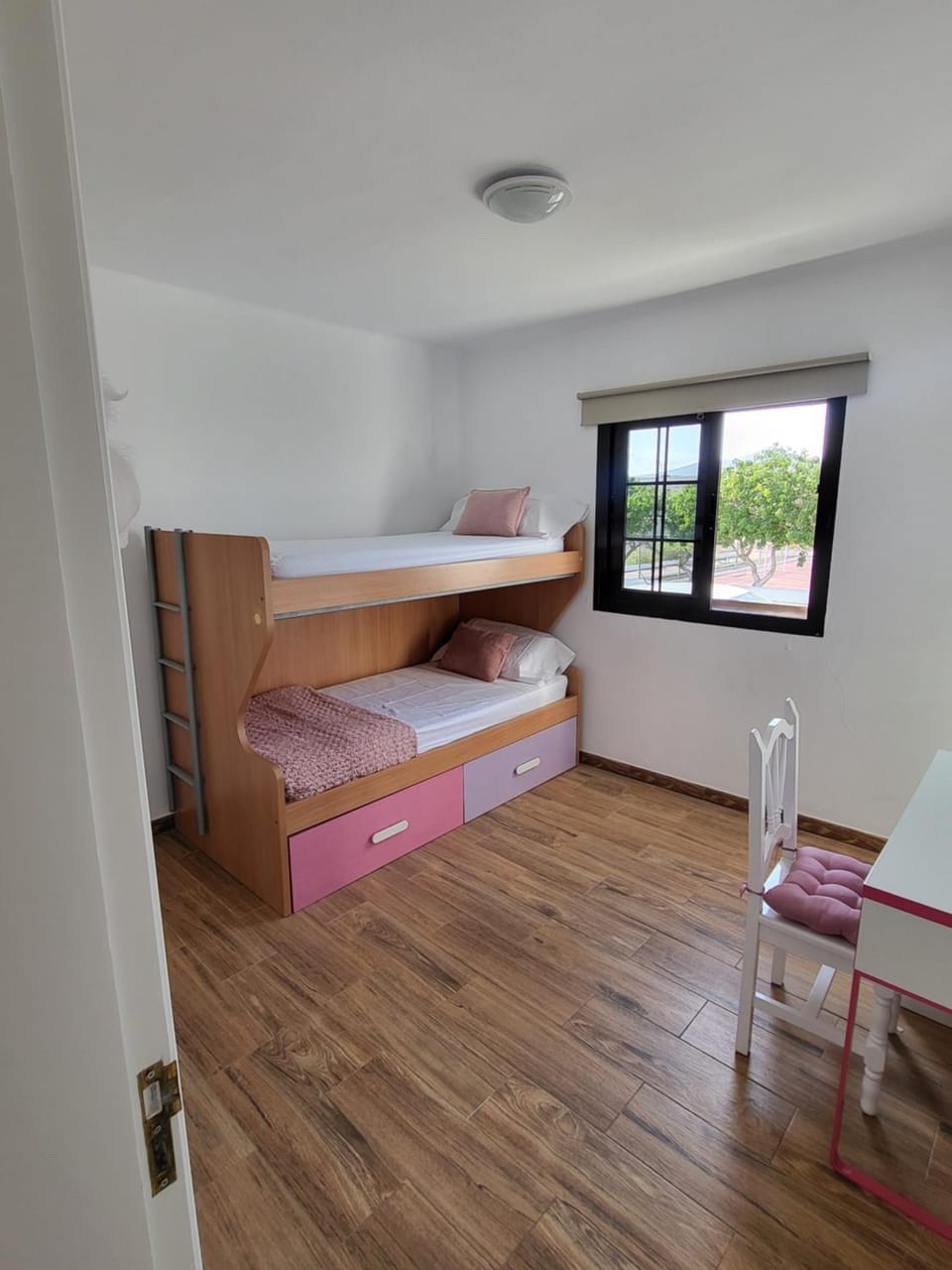 Bedroom, bunk bed