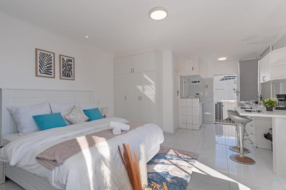 Stunning Ocean View Apt, Beach Walk & Promenade Access! Apartment in Sea Point