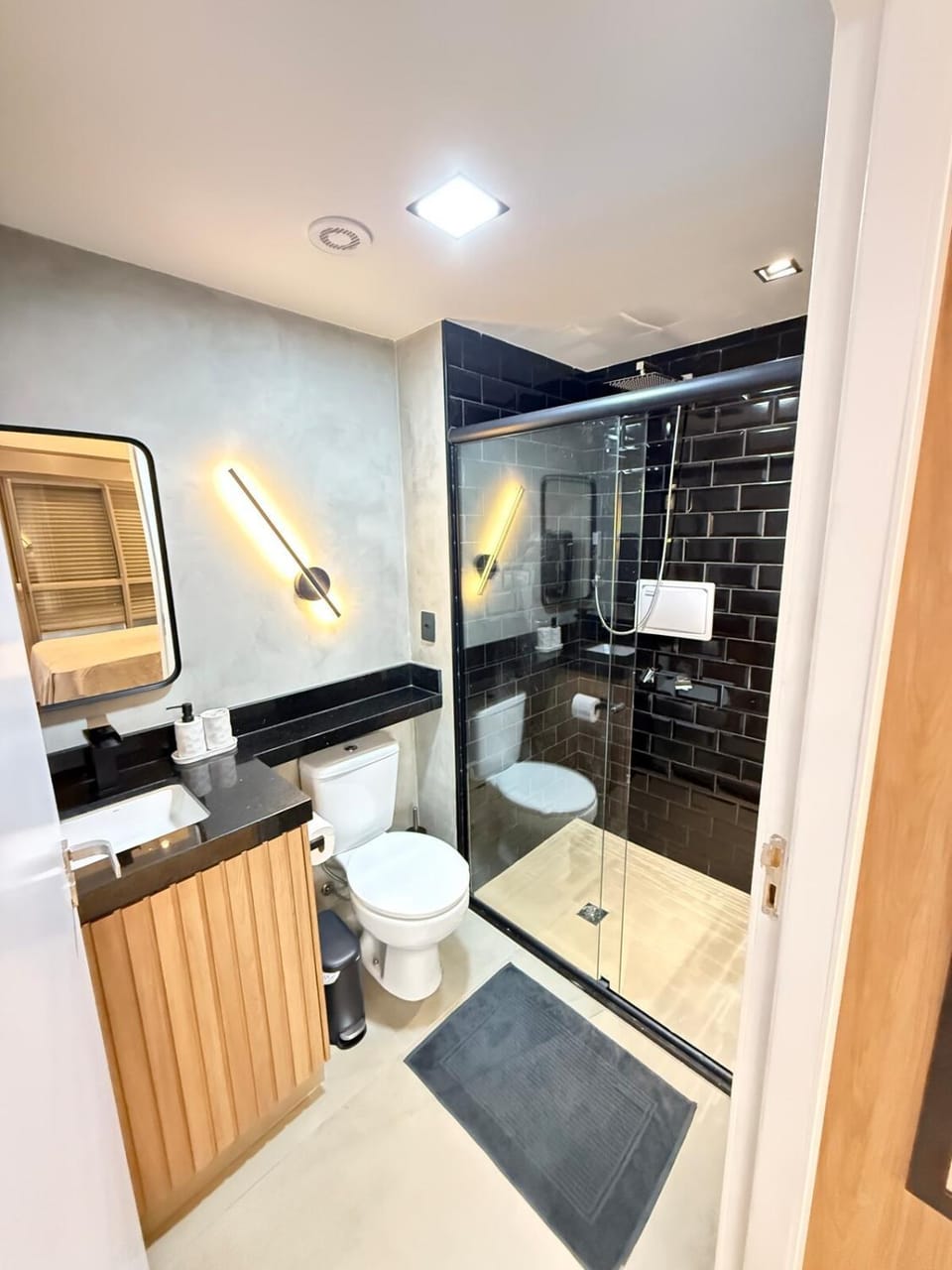 Toilet, Bathroom, towels