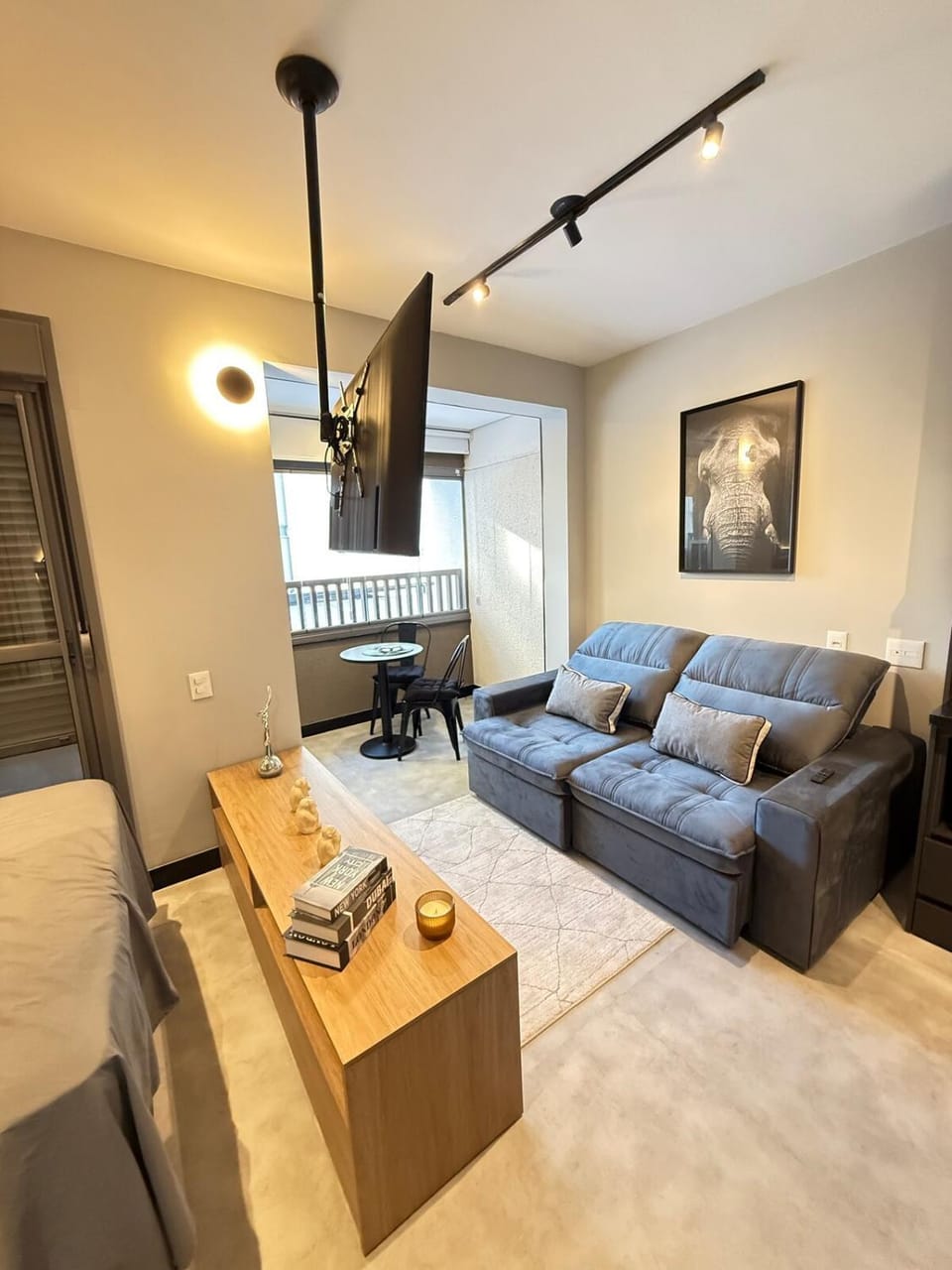 Living room, Photo of the whole room