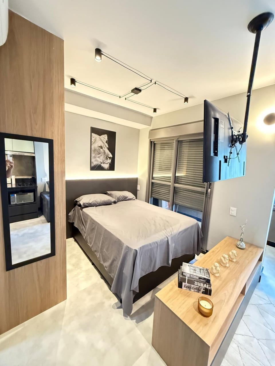 Bed, TV and multimedia, Photo of the whole room, Bedroom