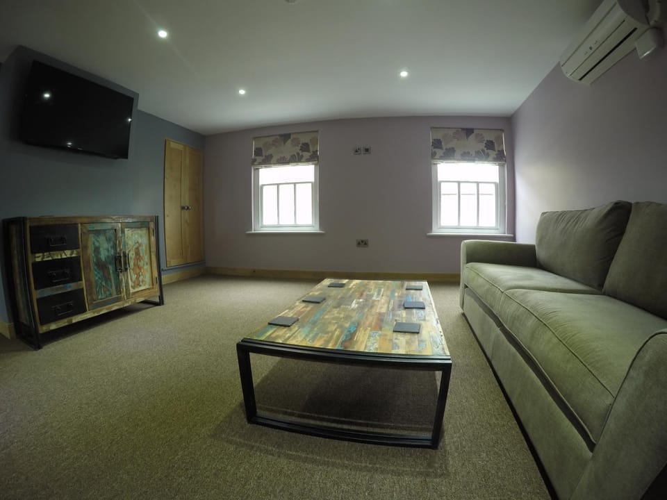 Communal lounge/ TV room