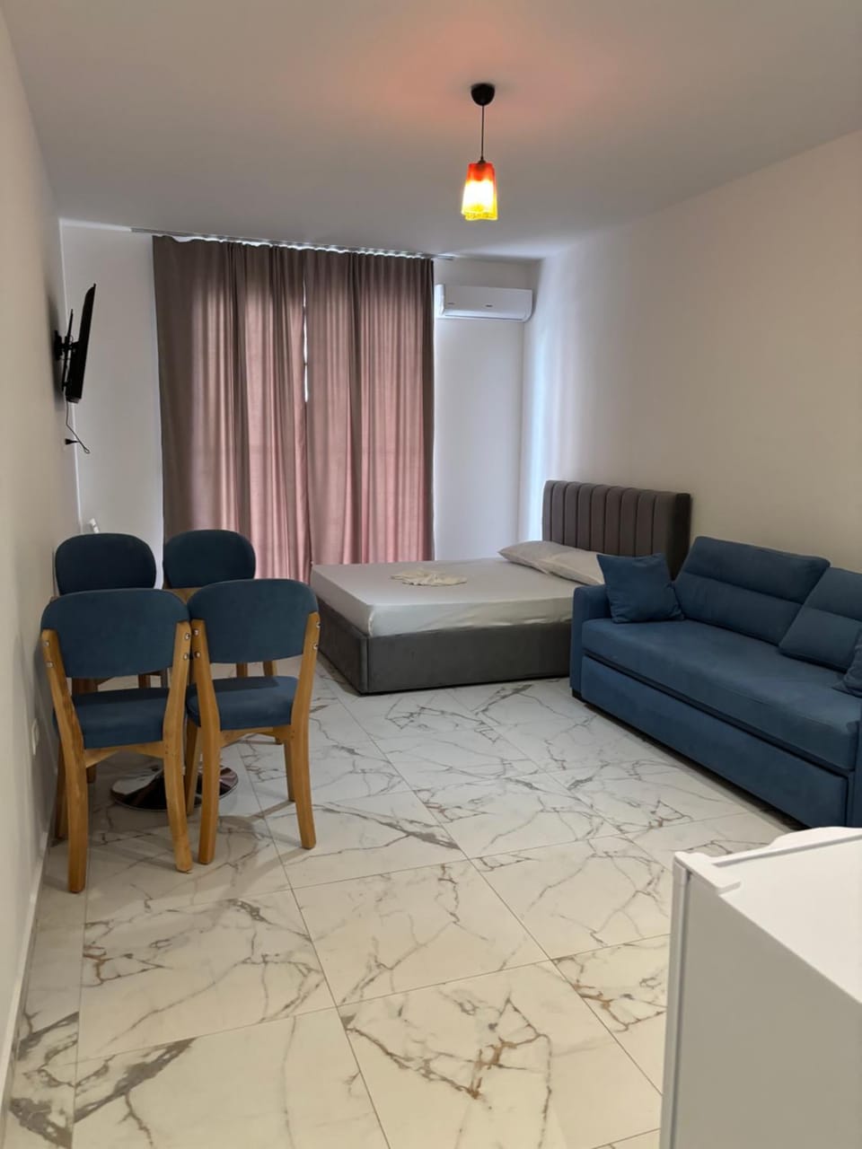 Bed, Living room, Photo of the whole room, Bedroom