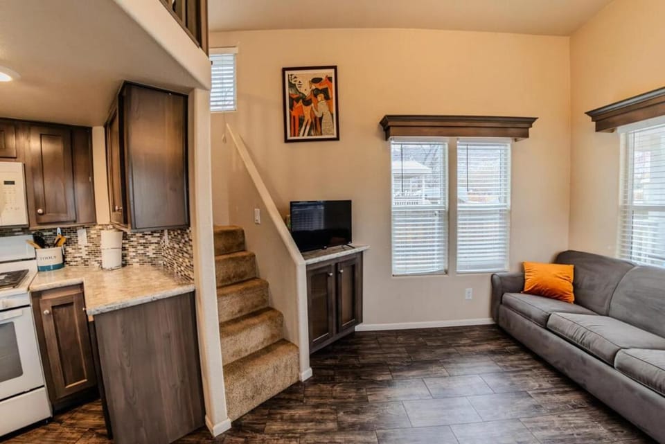 TV and multimedia, Kitchen or kitchenette, Living room, Seating area, pet friendly
