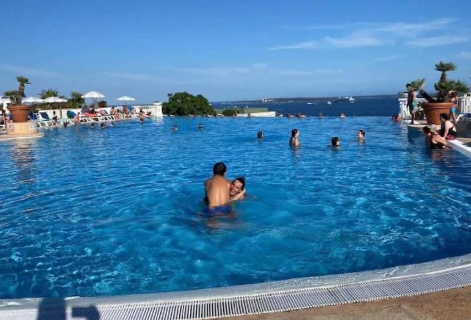 Vue Mer, Piscine de ouf Votre Oasis à Cannes Apartment in Cannes