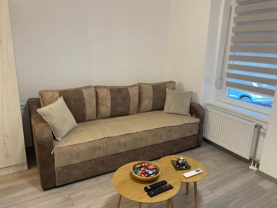 Living room, Seating area, internet