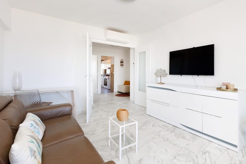 Communal lounge/ TV room, TV and multimedia, Seating area