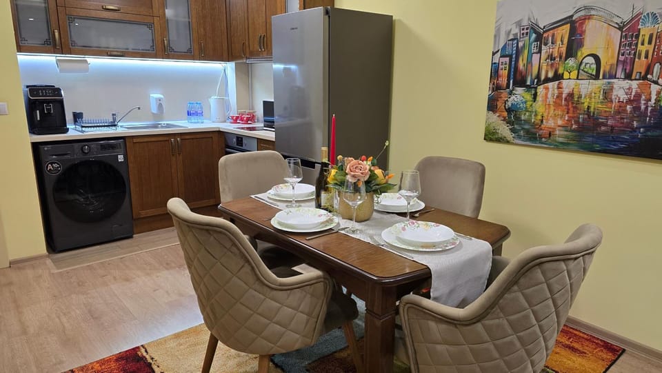 Kitchen or kitchenette, Living room, Dining area