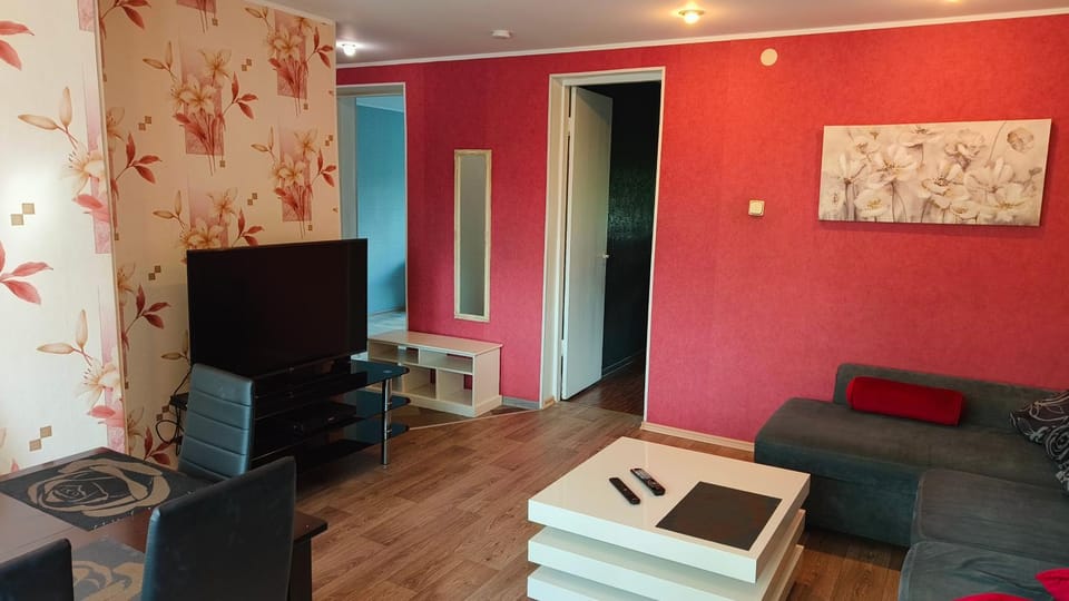 Communal lounge/ TV room, TV and multimedia, Living room, Seating area, Evening entertainment