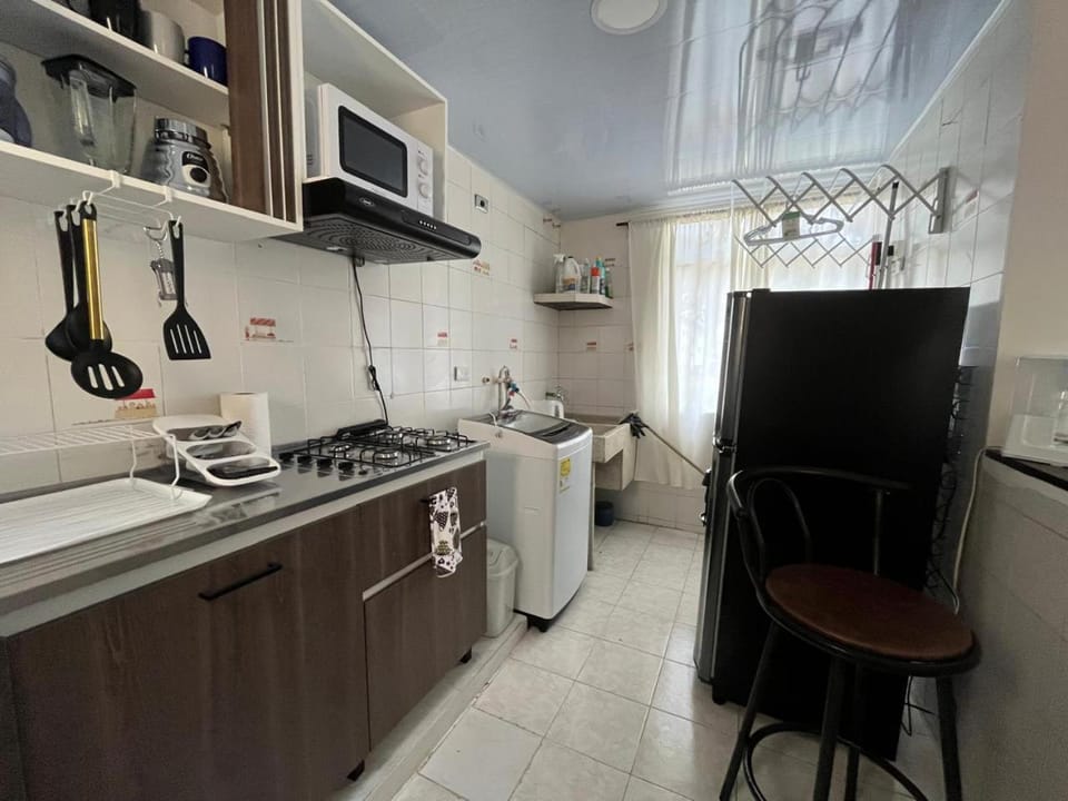 Kitchen or kitchenette, minibar, oven, stove, toaster