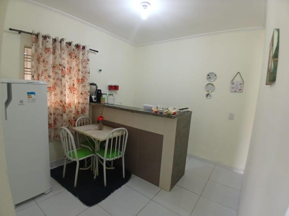 Casa com ótima localização sendo 2 quartos , ar condicionado em 1 quarto, garagem para carro hatch pequeno House in Petrolina