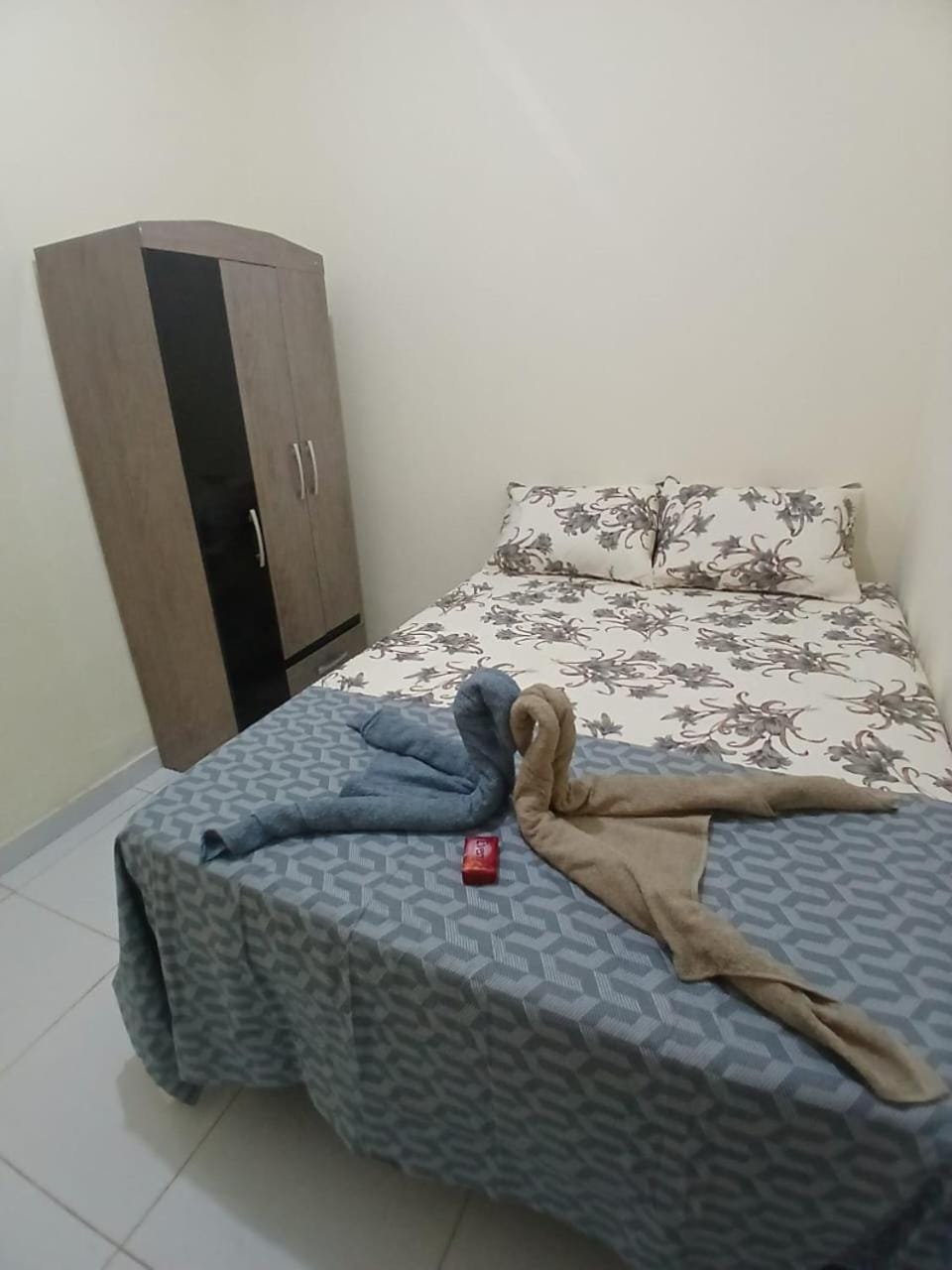 Bed, Photo of the whole room, towels, wardrobe