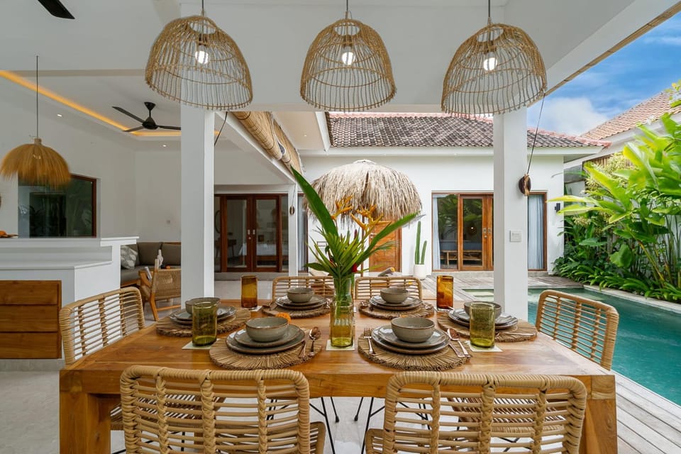 Seating area, Dining area, Pool view, Swimming pool, sunbed