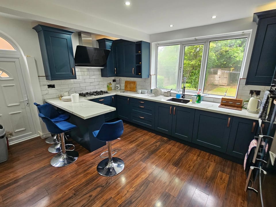 4 bed detached house near Manchester Airport Manchester -Cheadle House in England