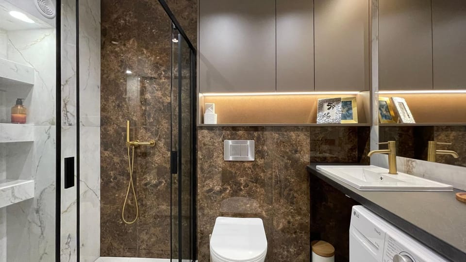 Shower, Toilet, Bathroom, towels