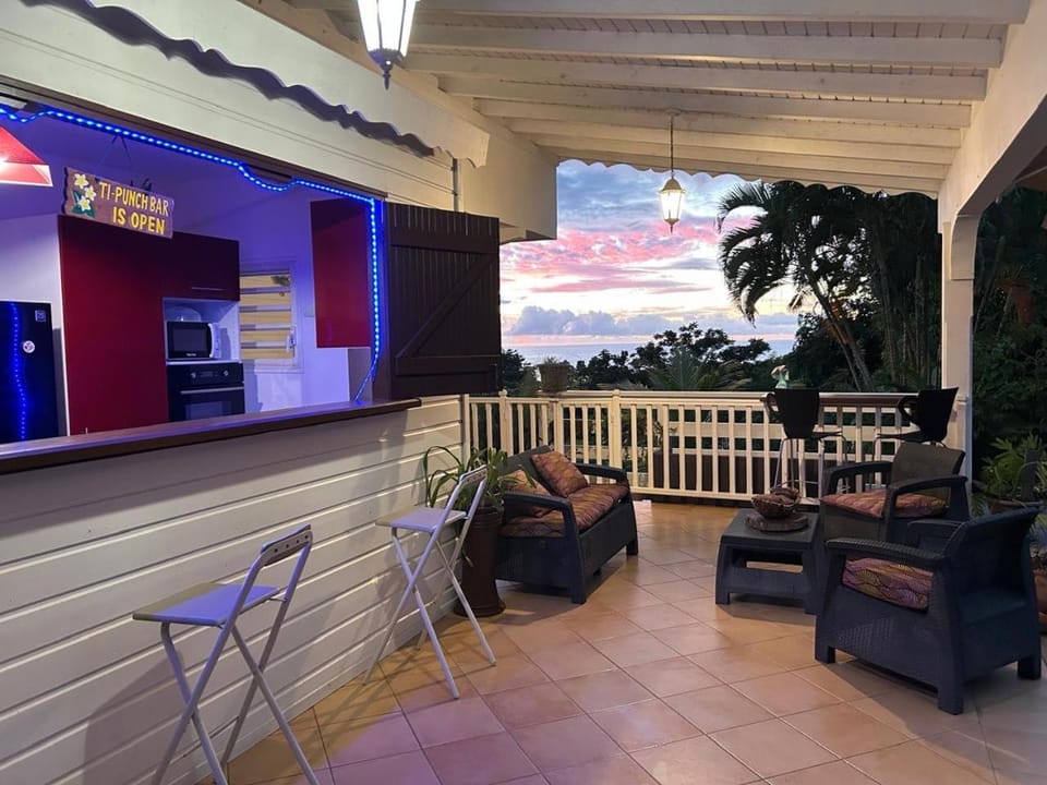 Studio La Marguerite - Vue mer avec terrasse privée - calme tropical à Deshaies Apartment in Deshaies