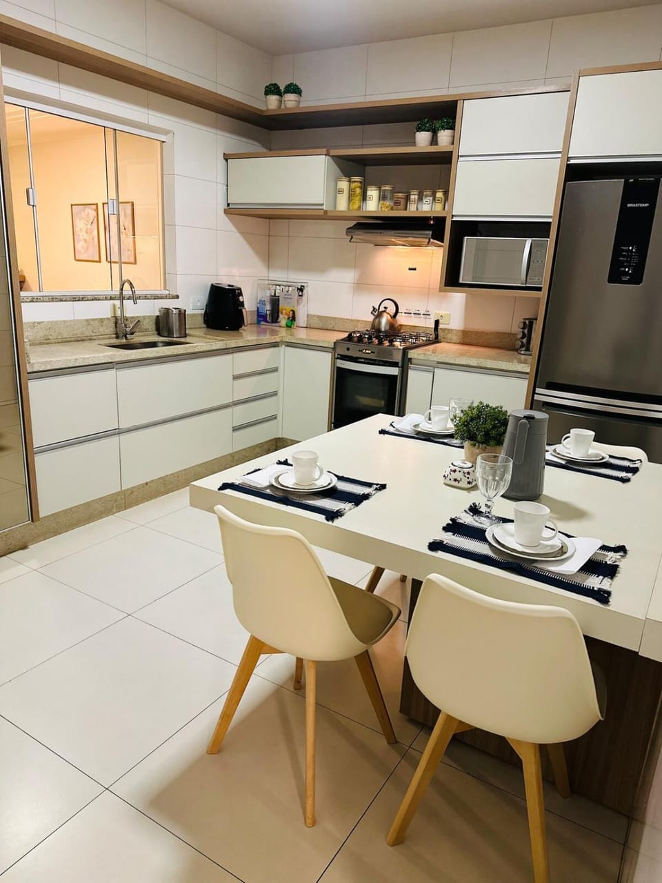 Kitchen or kitchenette, Dining area, oven, stove