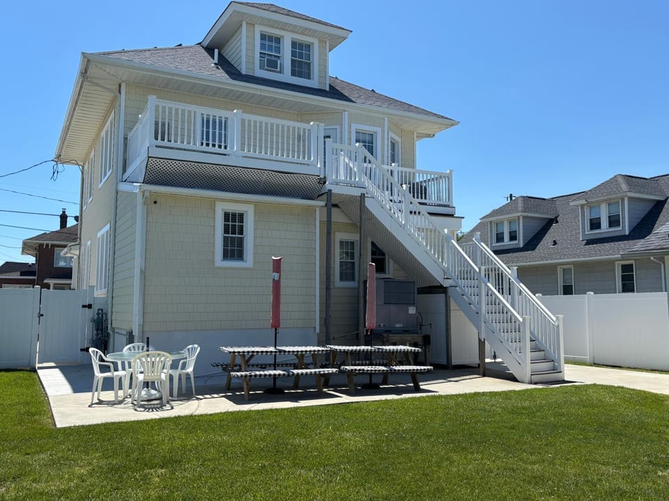 Large family home sleeps 18! House in Wildwood