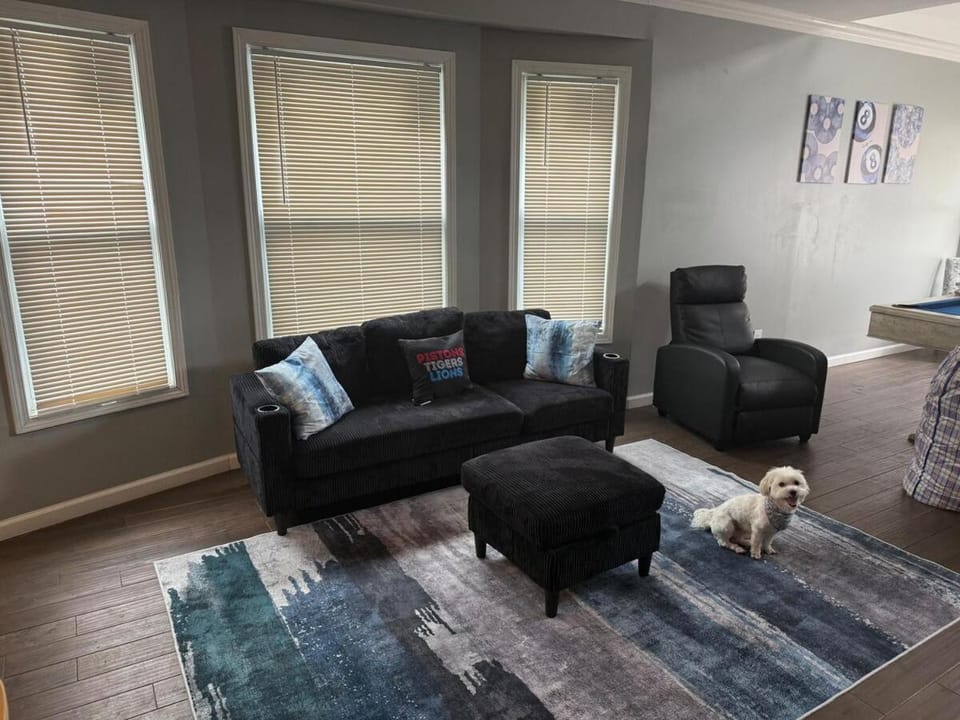 The Price is Right Downtown E2 House in Tecumseh